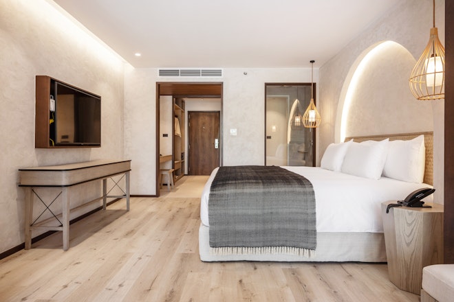 Deluxe Room - Bedroom