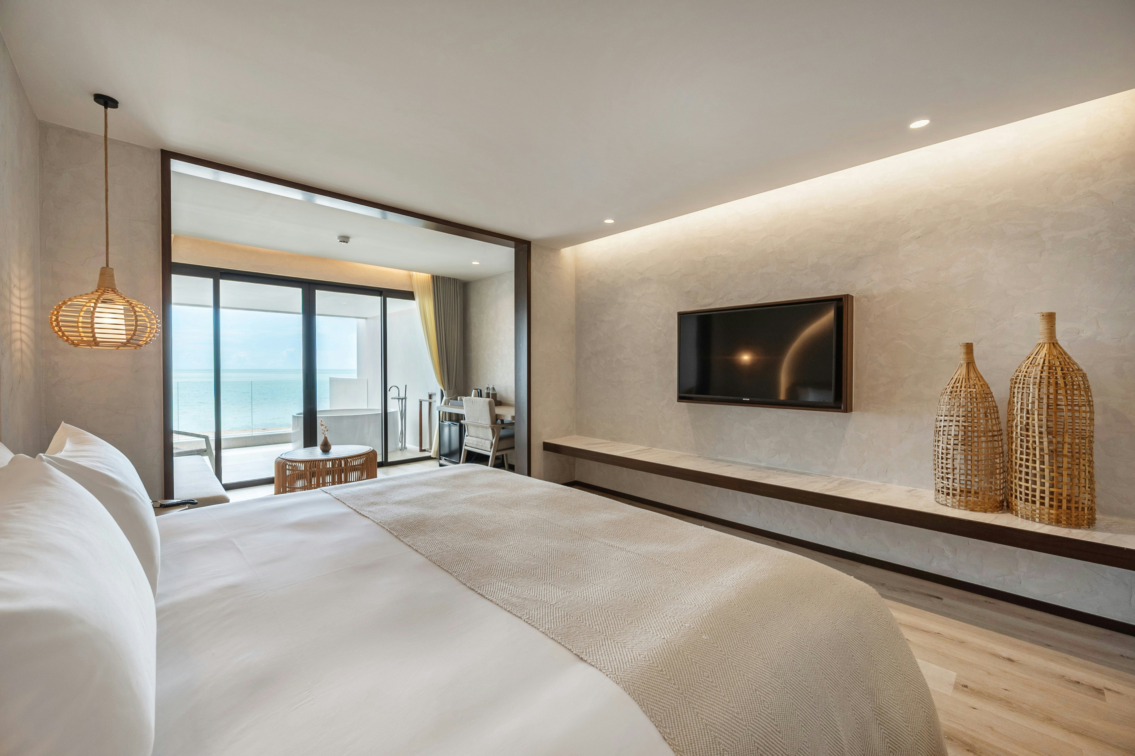 Deluxe Beachfront - Bedroom