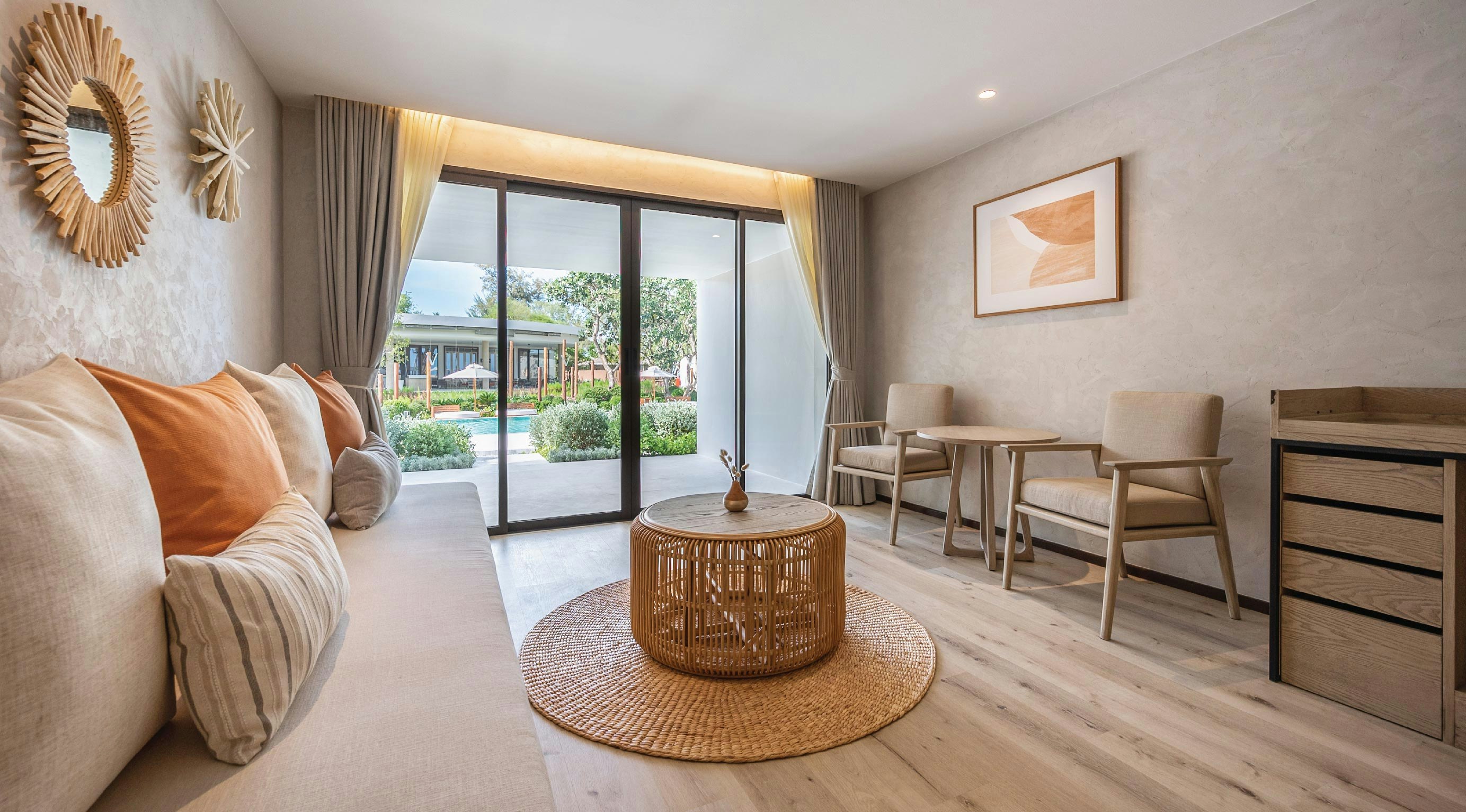 Mini Suite Pool Access