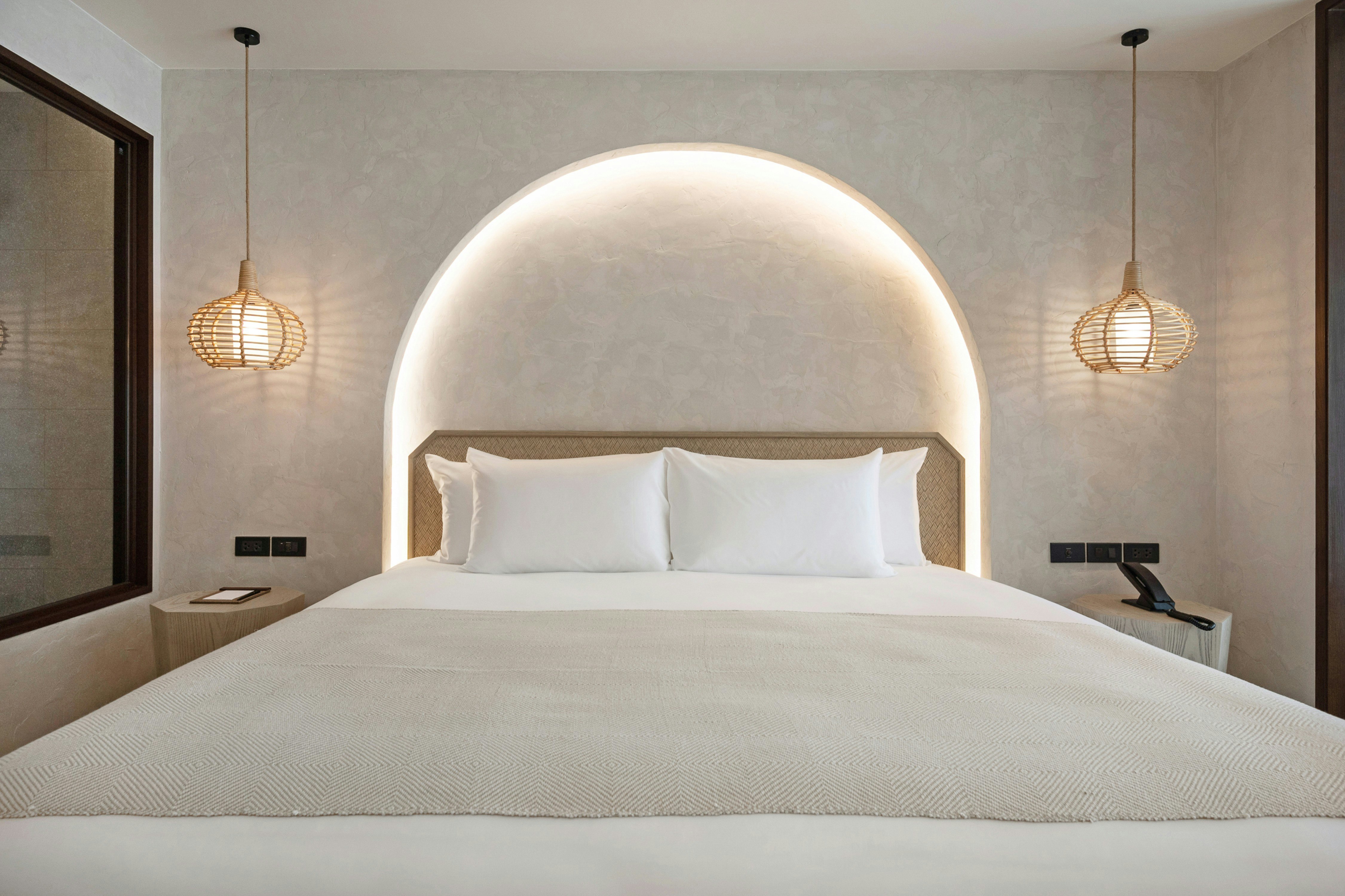 Deluxe Beachfront - Bedroom