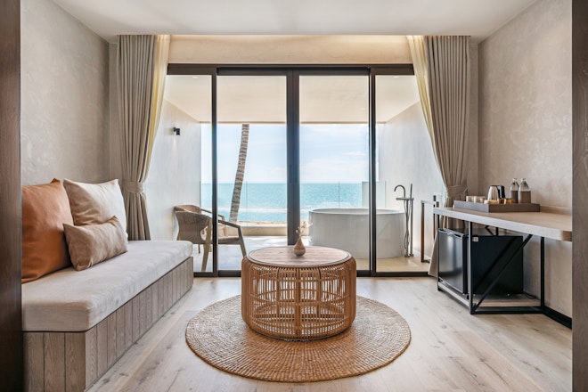 Deluxe Beachfront - Living Area