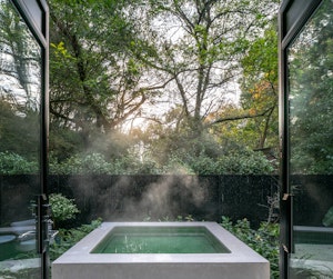 Deluxe Courtyard Room Hot Tub