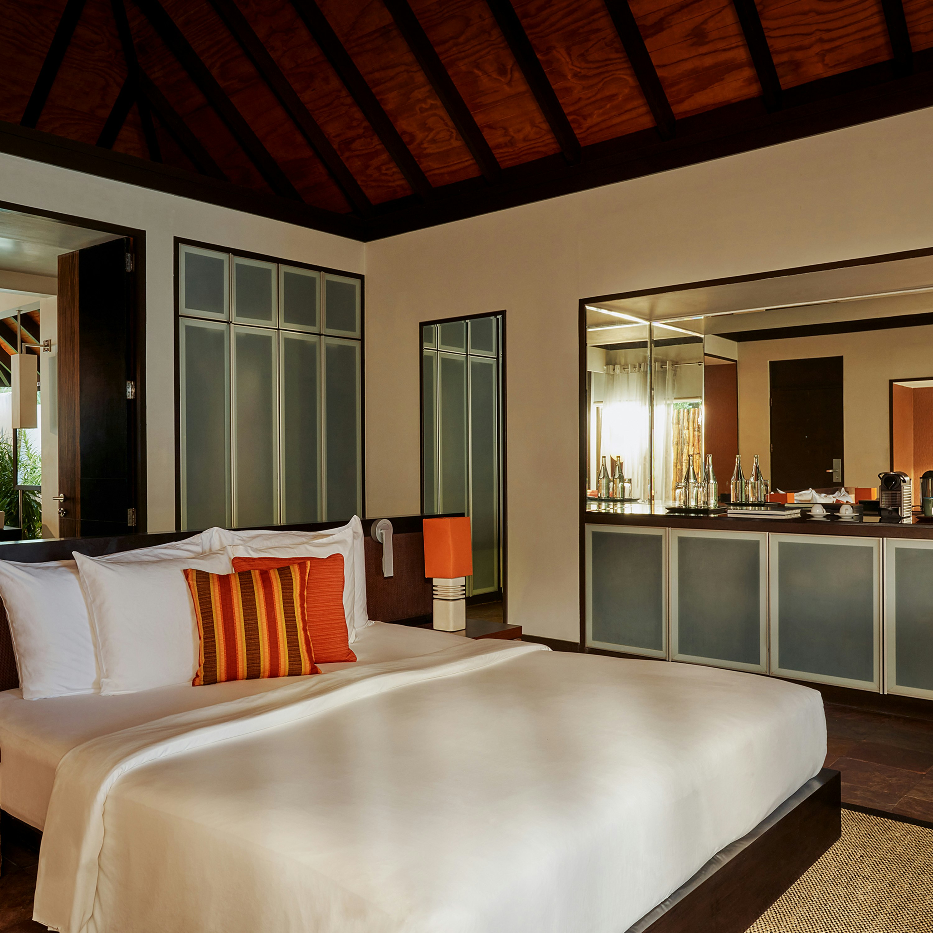 Beach Villa with Pool Bed