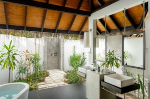 Beach Villa with Pool - Bathroom