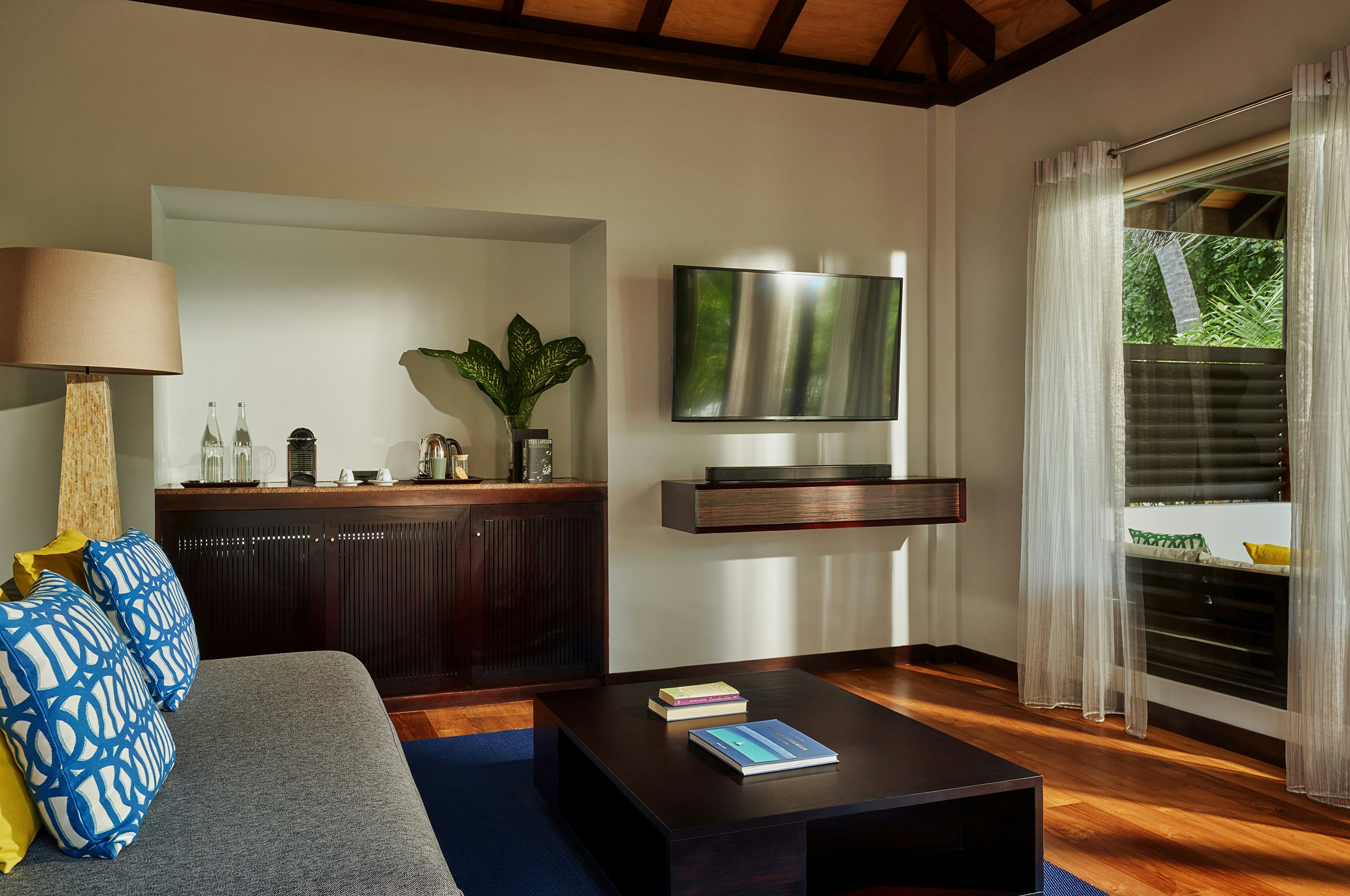 Deluxe Villa with Pool - Living Area