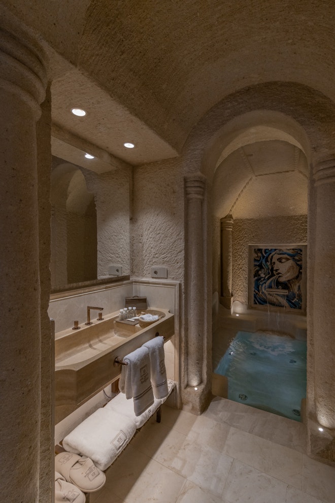 Natural Cave King Suite With Pool - Bathroom