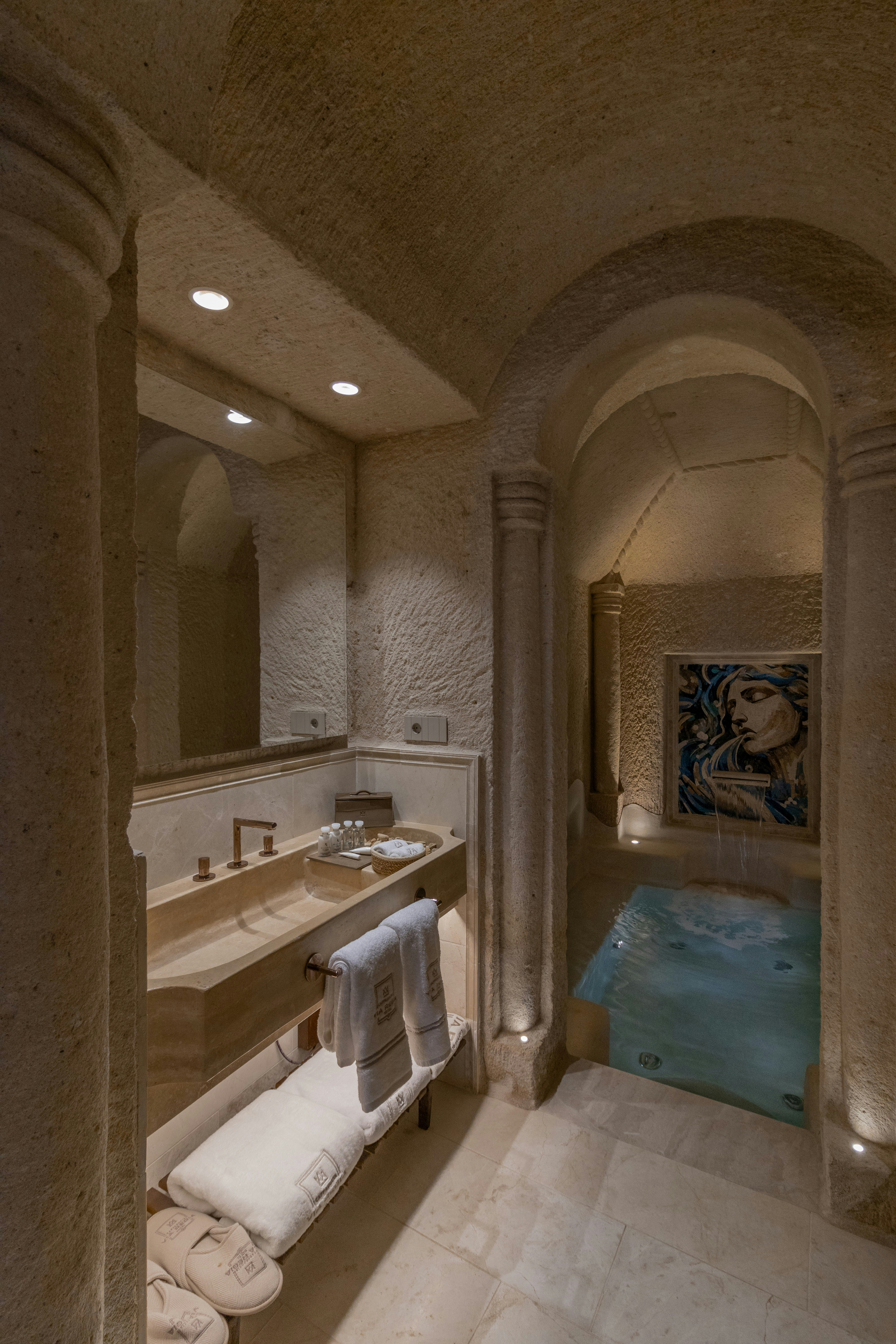 Natural Cave King Suite With Pool - Bathroom