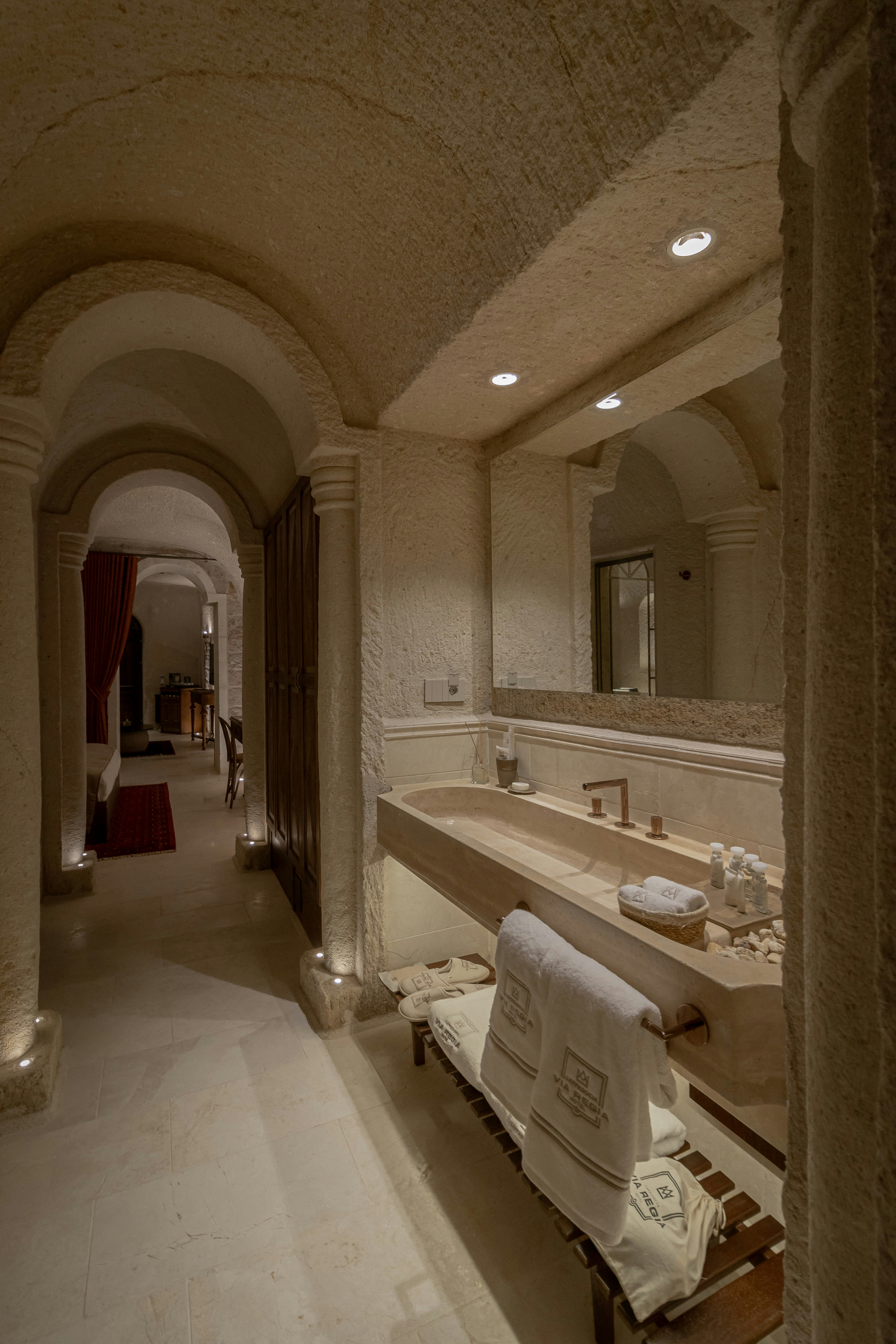 Natural Cave Queen Suite