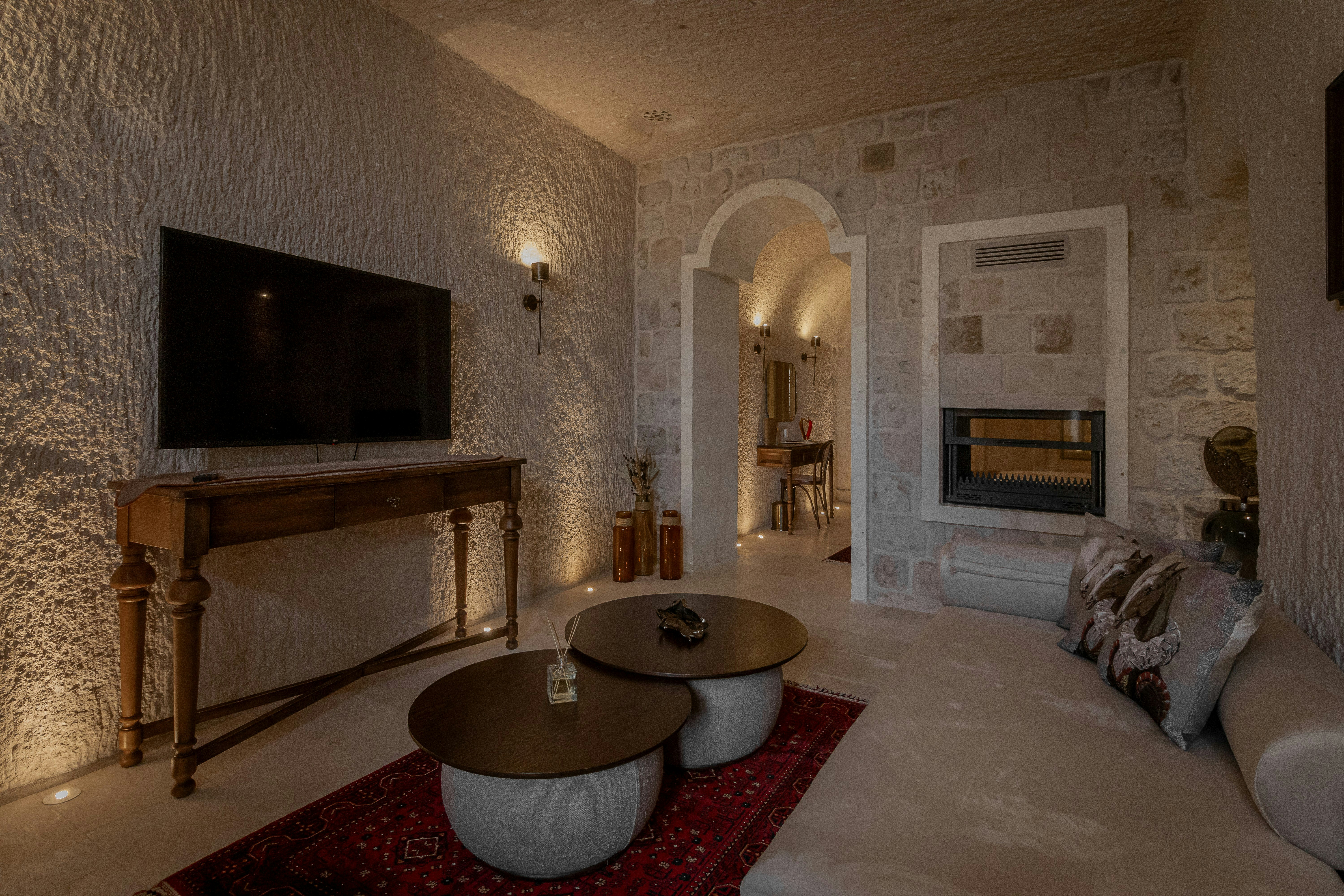 Natural Cave Queen Suite - Living Area