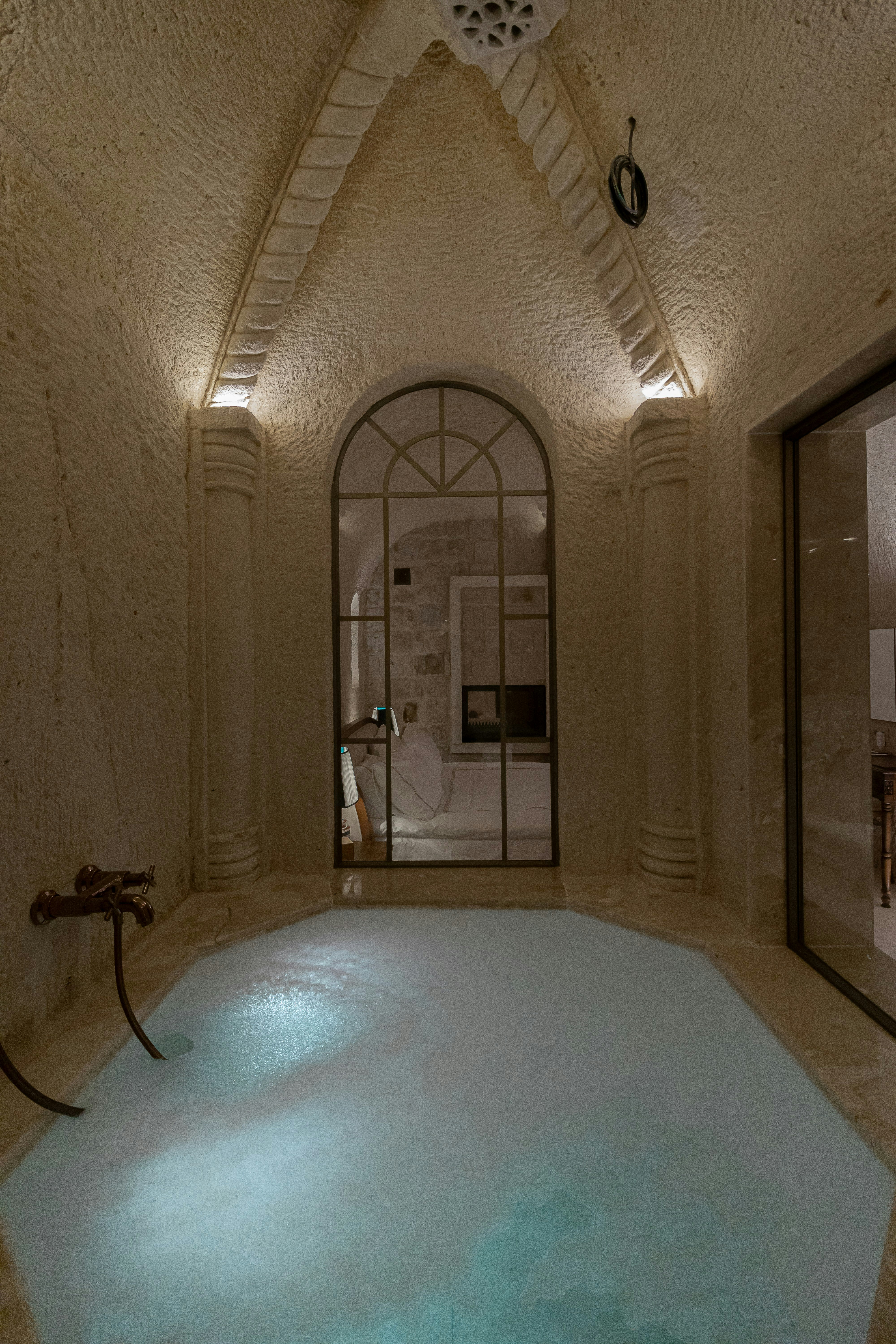 Natural Cave Queen Suite