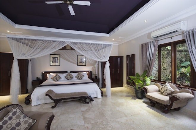 Pool Suite - Bedroom