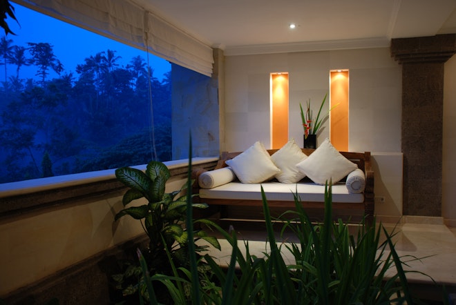 Pool Suite - Day Bed