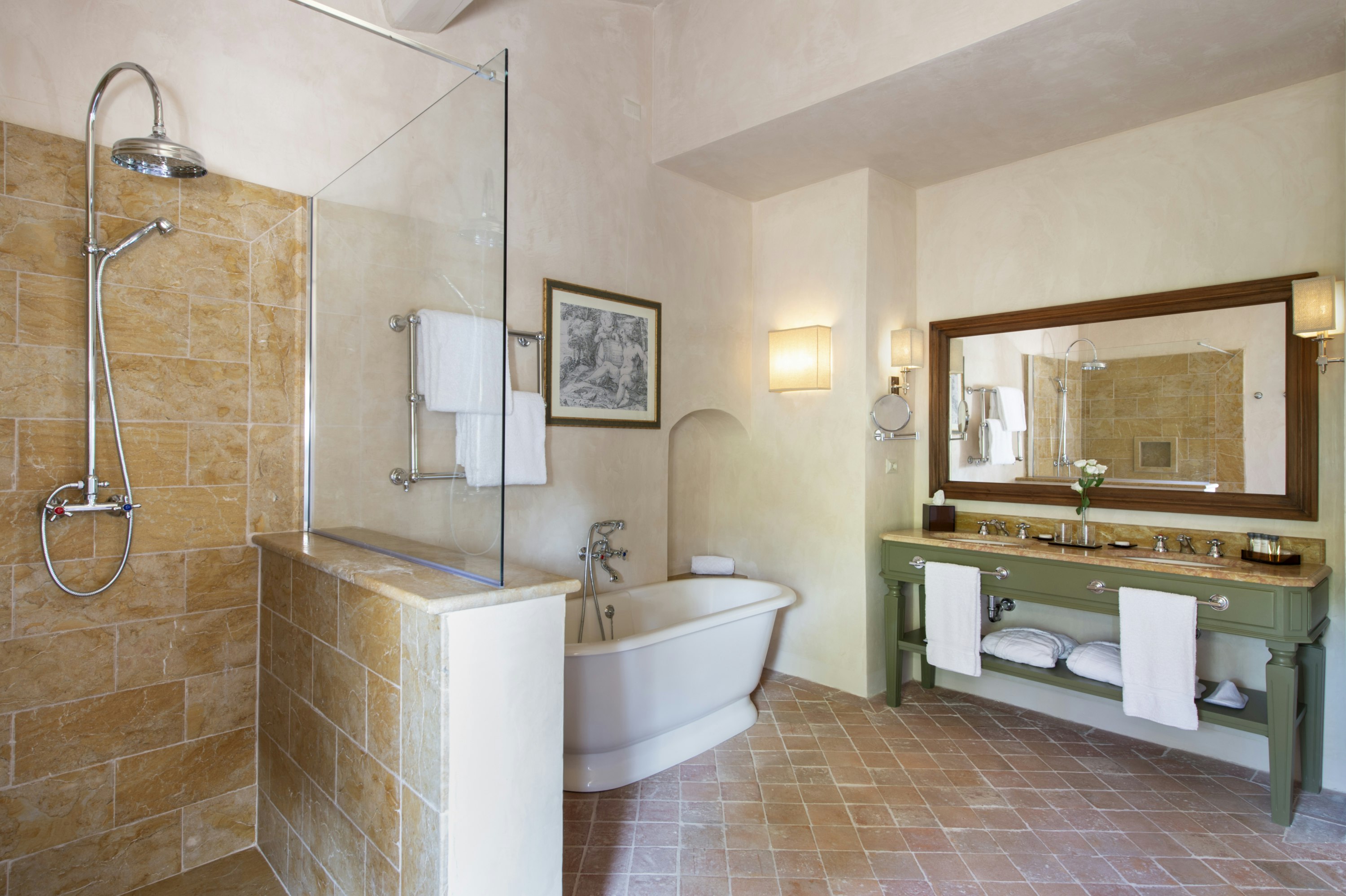 Deluxe Suite Bathroom