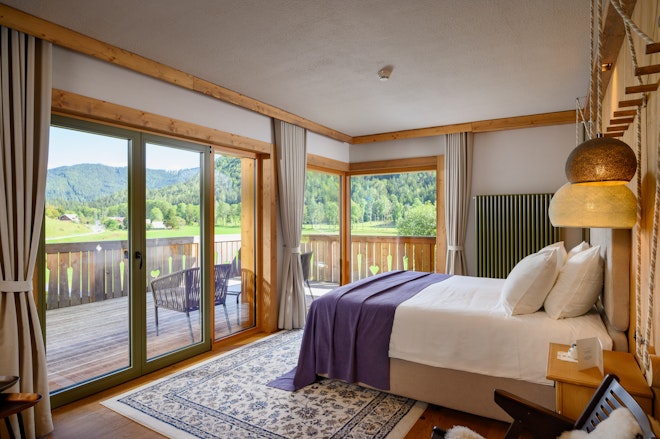 Corner Deluxe Room