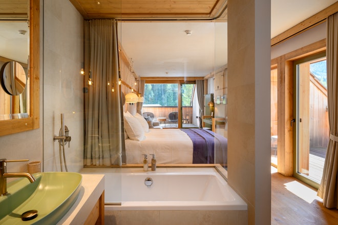 Corner Deluxe Suite