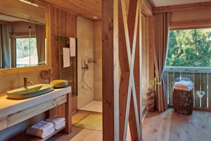 Corner Deluxe Room