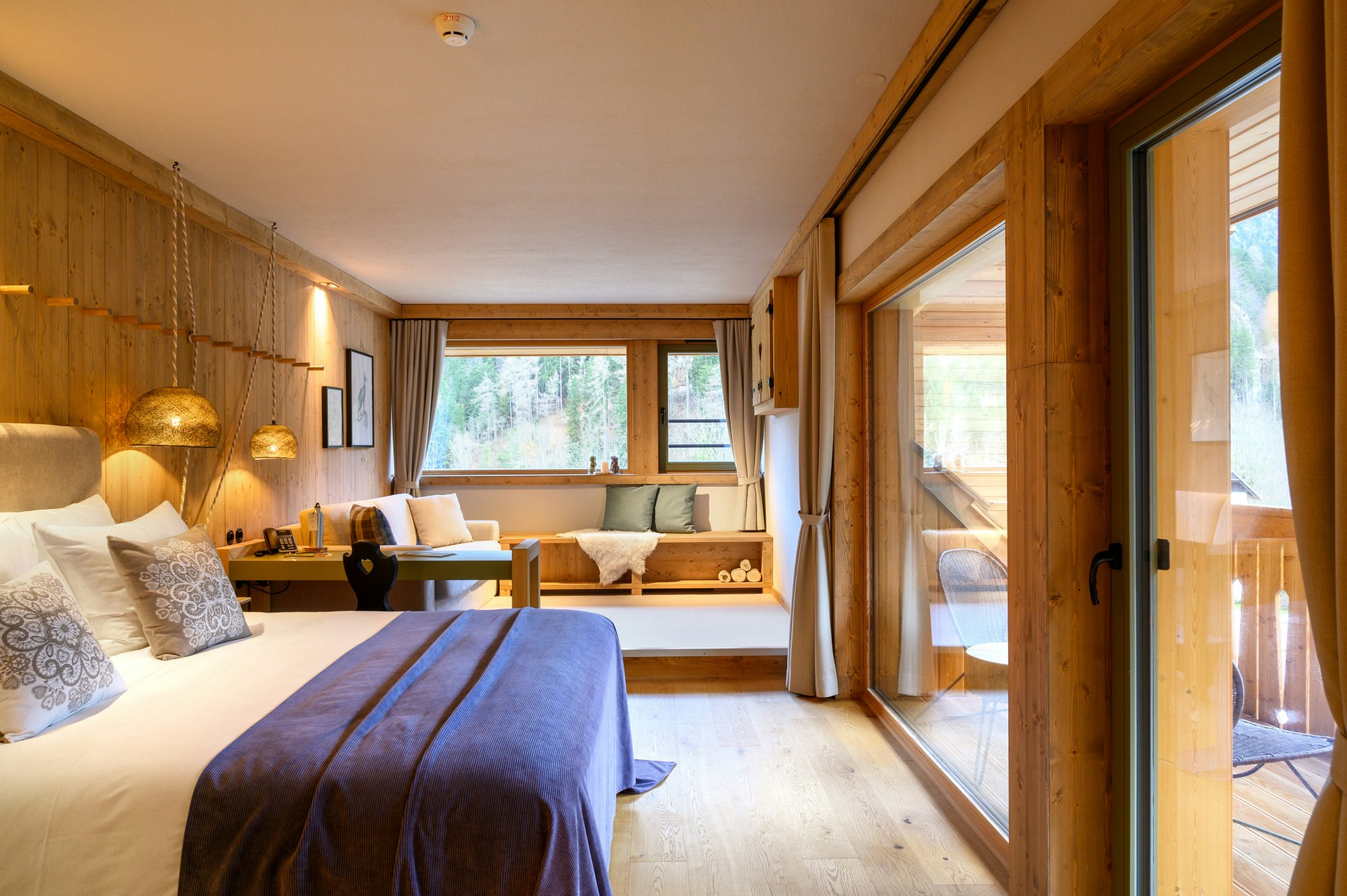 Corner Deluxe Family Room