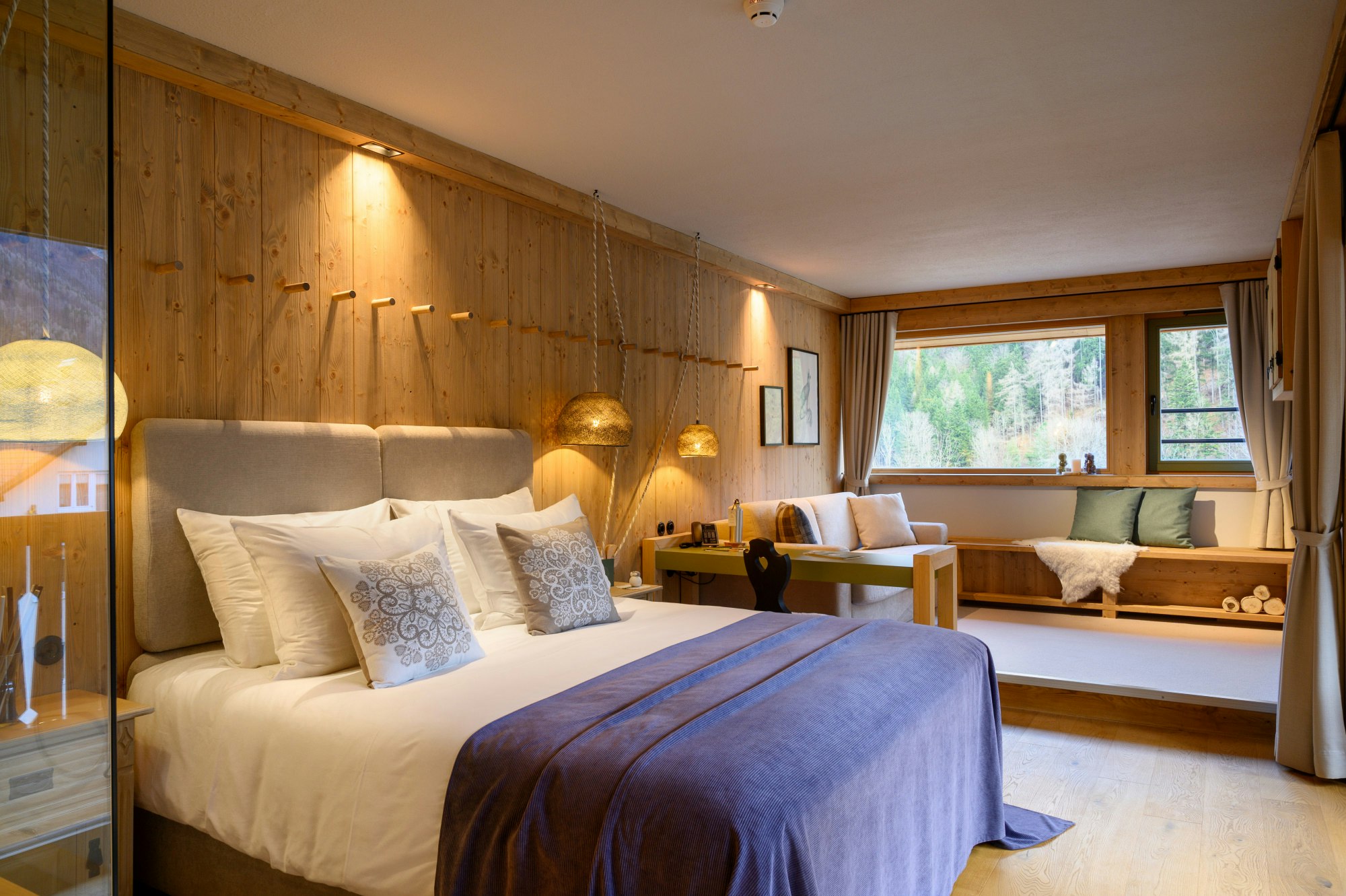 Corner Deluxe Family Room