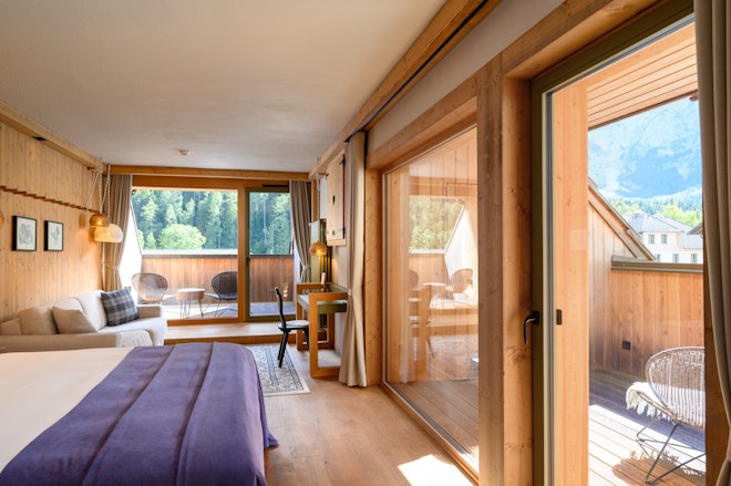 Corner Deluxe Suite