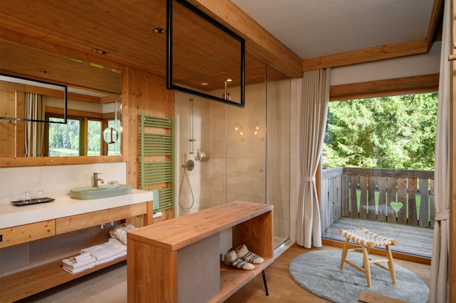 Corner Deluxe Room