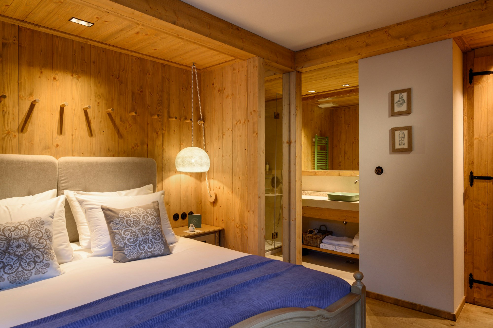 Corner Deluxe Family Room