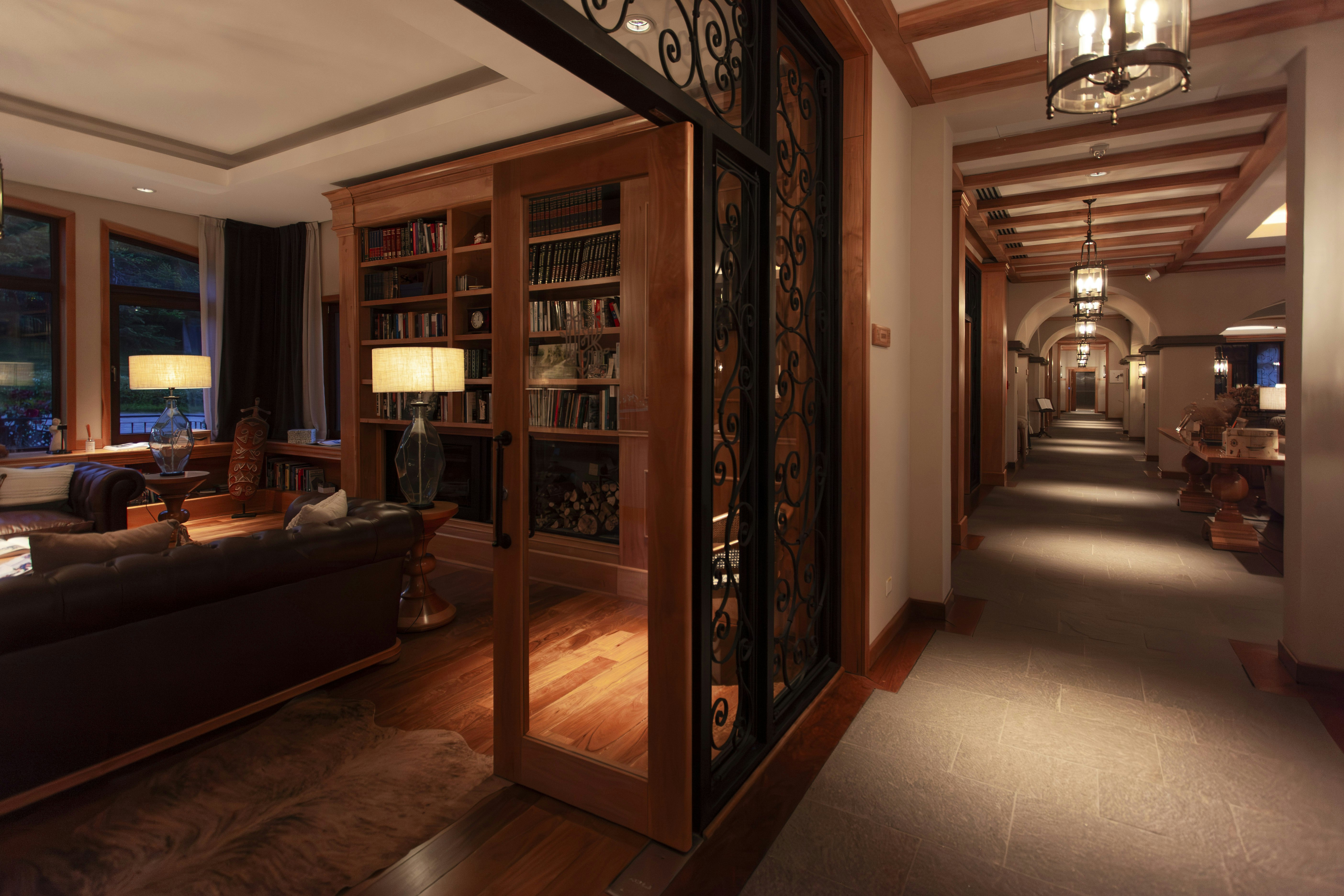 Living & Reading Area