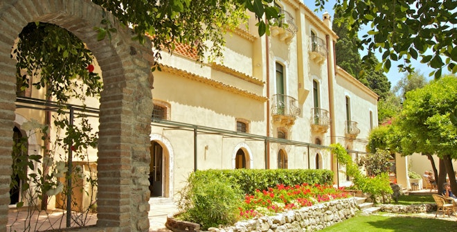 Teatro Greco Historic House - Courtyard