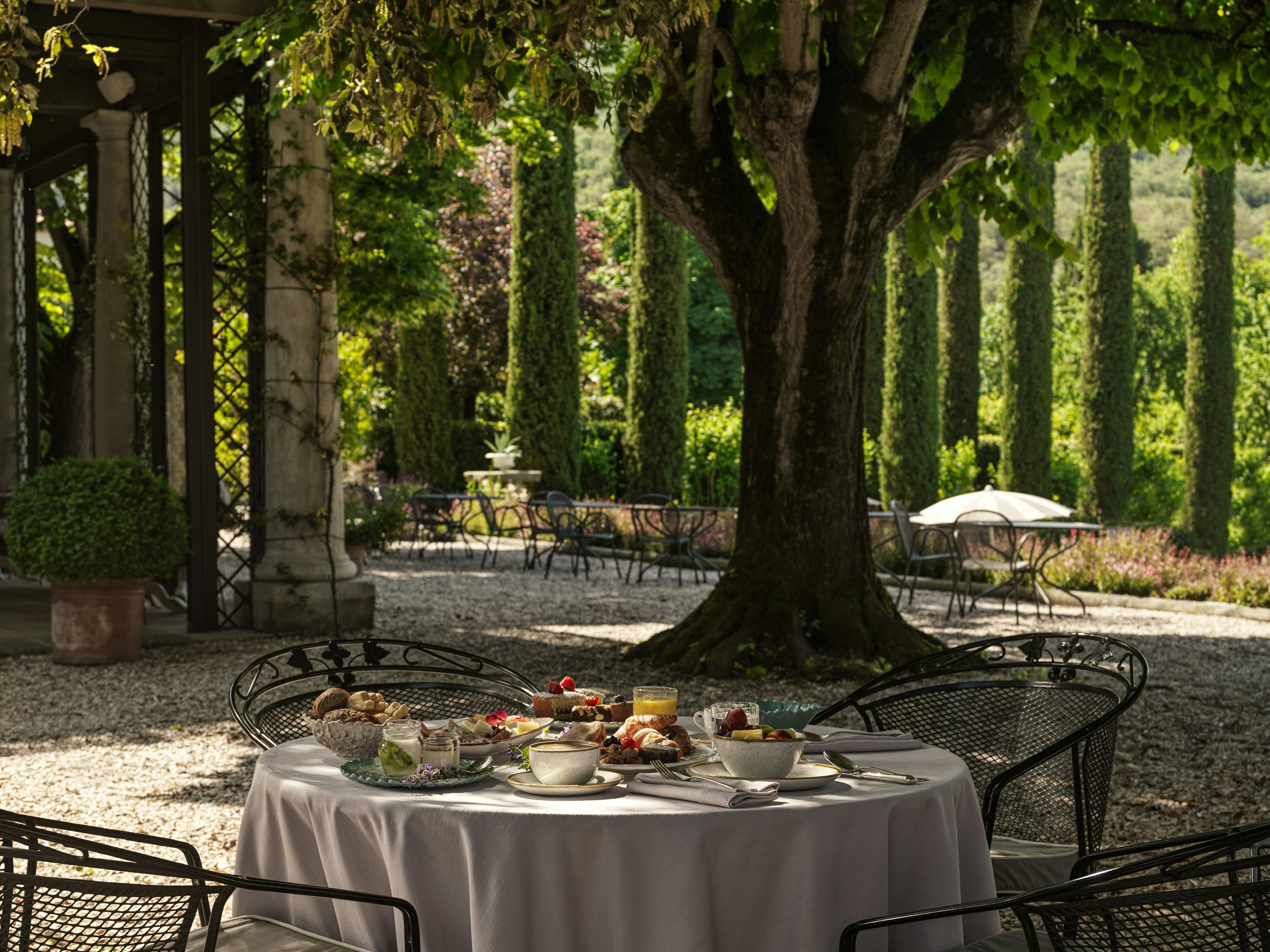 Outdoor Breakfast - Antica Casina di Caccia Restaurant