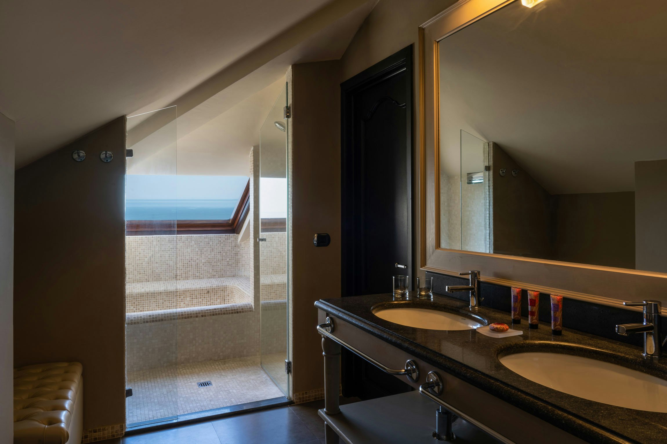 Rooftop Junior Suite Bathroom