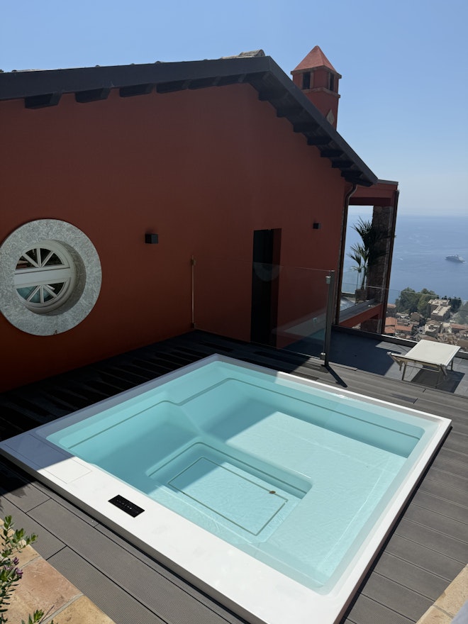 Prestige with private pool