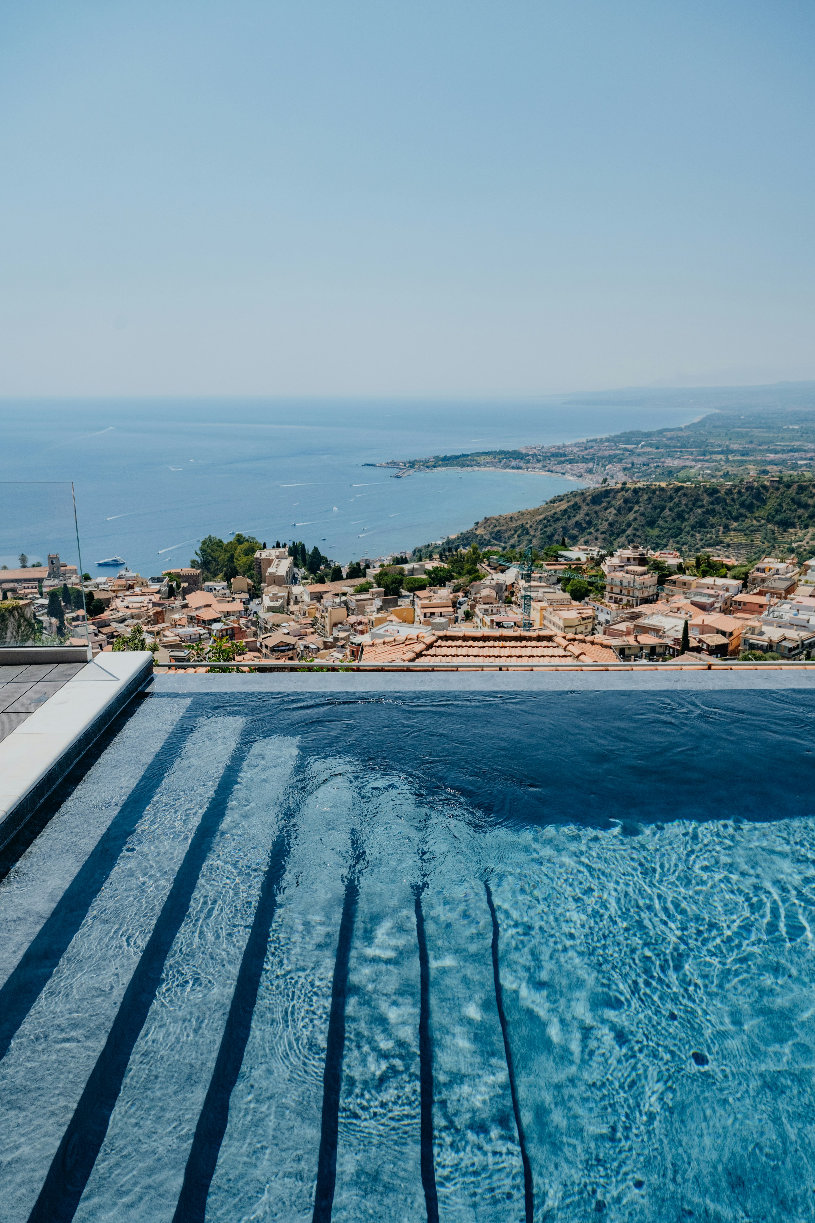 INFINITY POOL