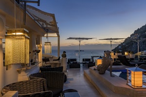 Gold Sky Bar & Restaurant