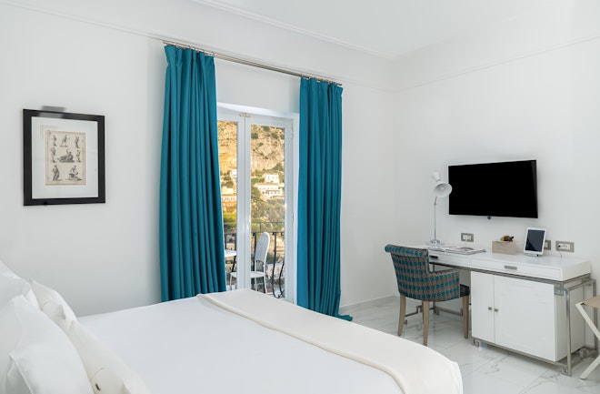 Deluxe Room - Bedroom