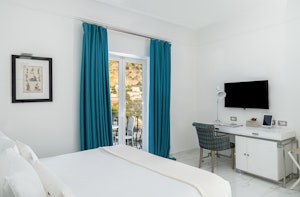 Deluxe Room - Bedroom