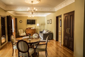 Master Deluxe Suite - Living & Dining Area