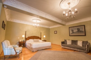 Master Deluxe Suite - Bedroom