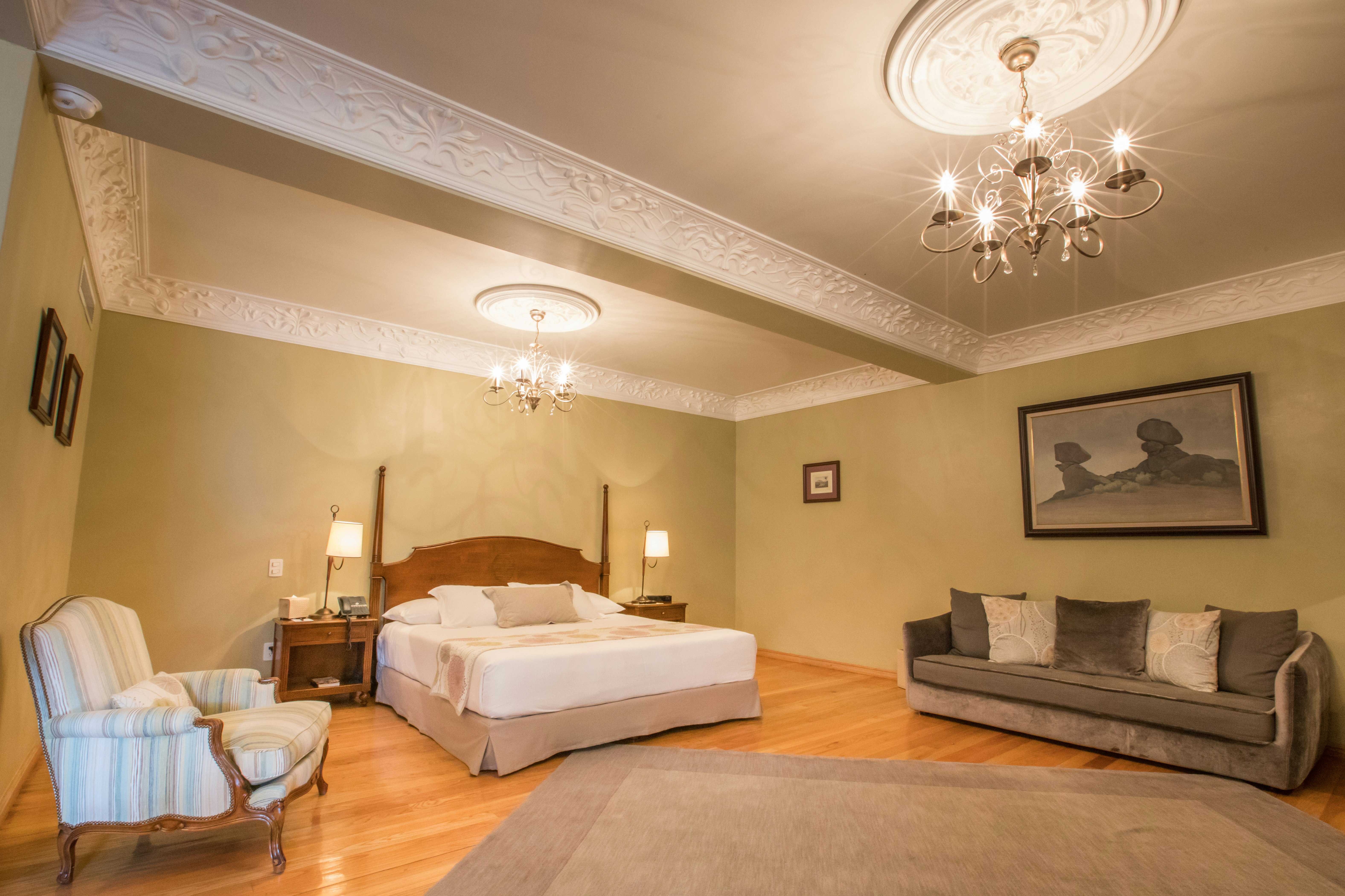 Master Deluxe Suite - Bedroom