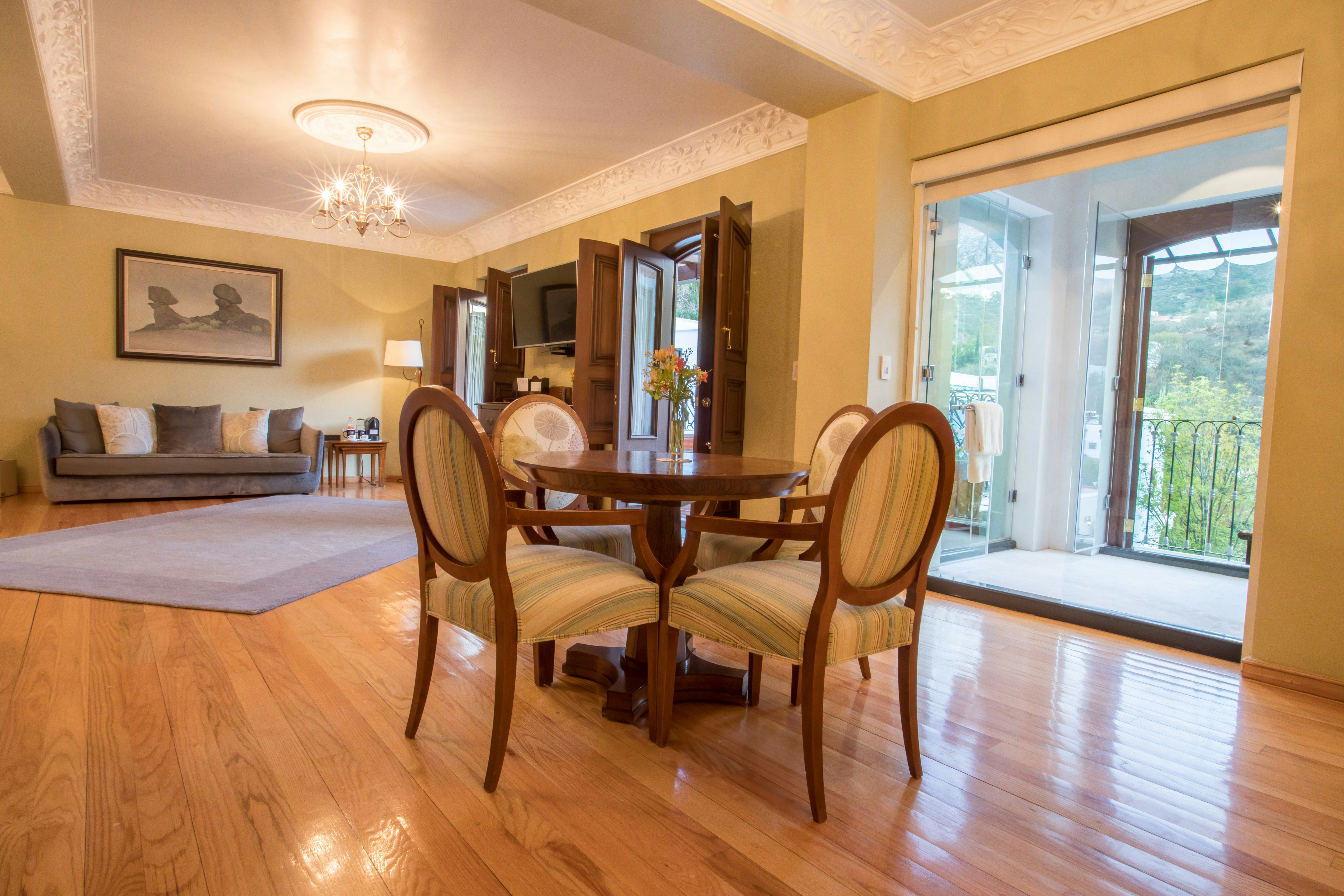 Master Deluxe Suite - Living & Dining Area