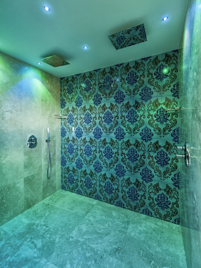 Deluxe Room - Bathroom
