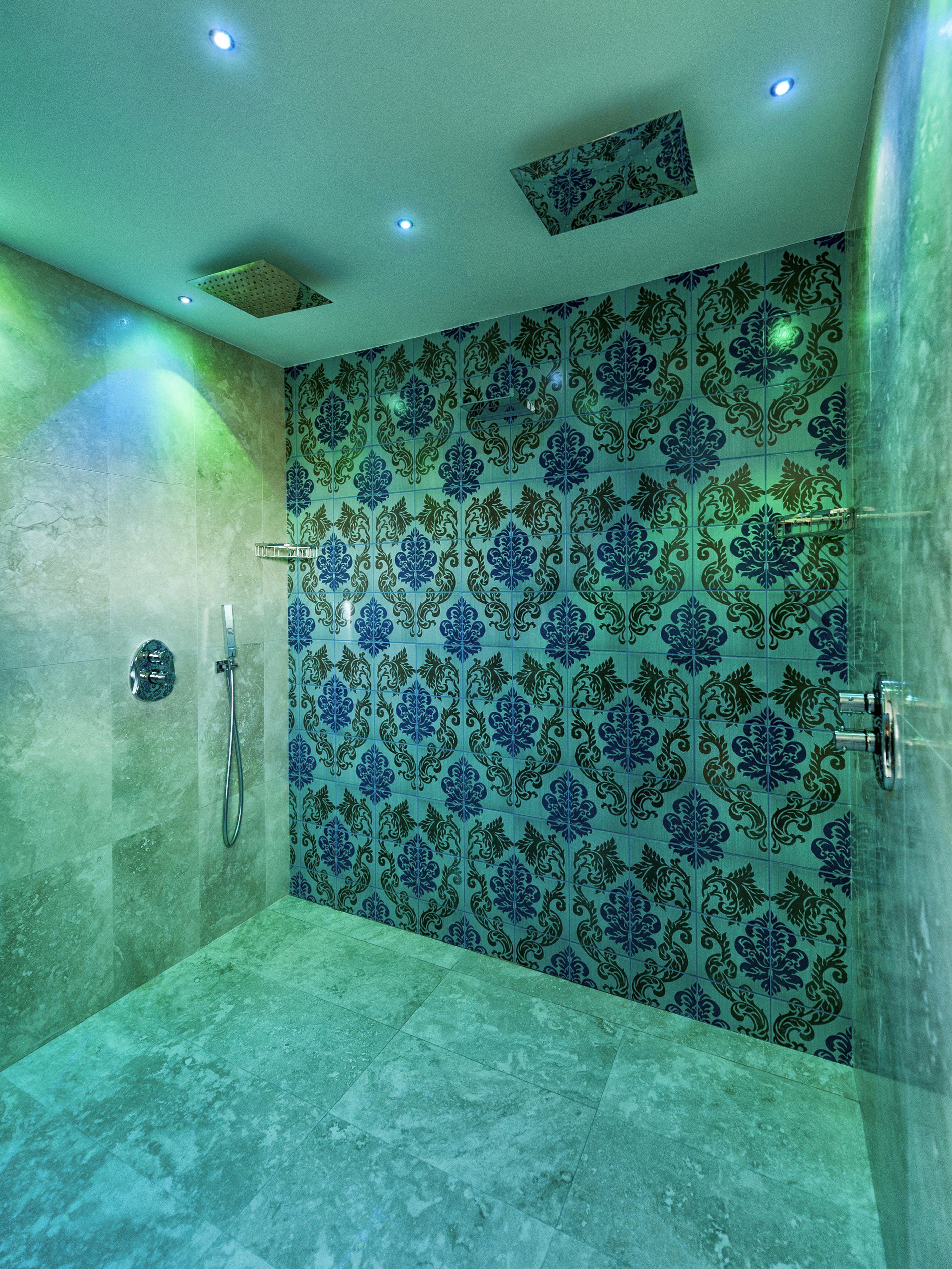 Deluxe Room - Bathroom