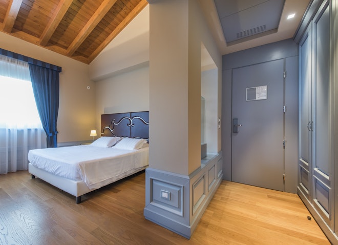 Deluxe Room - Bedroom