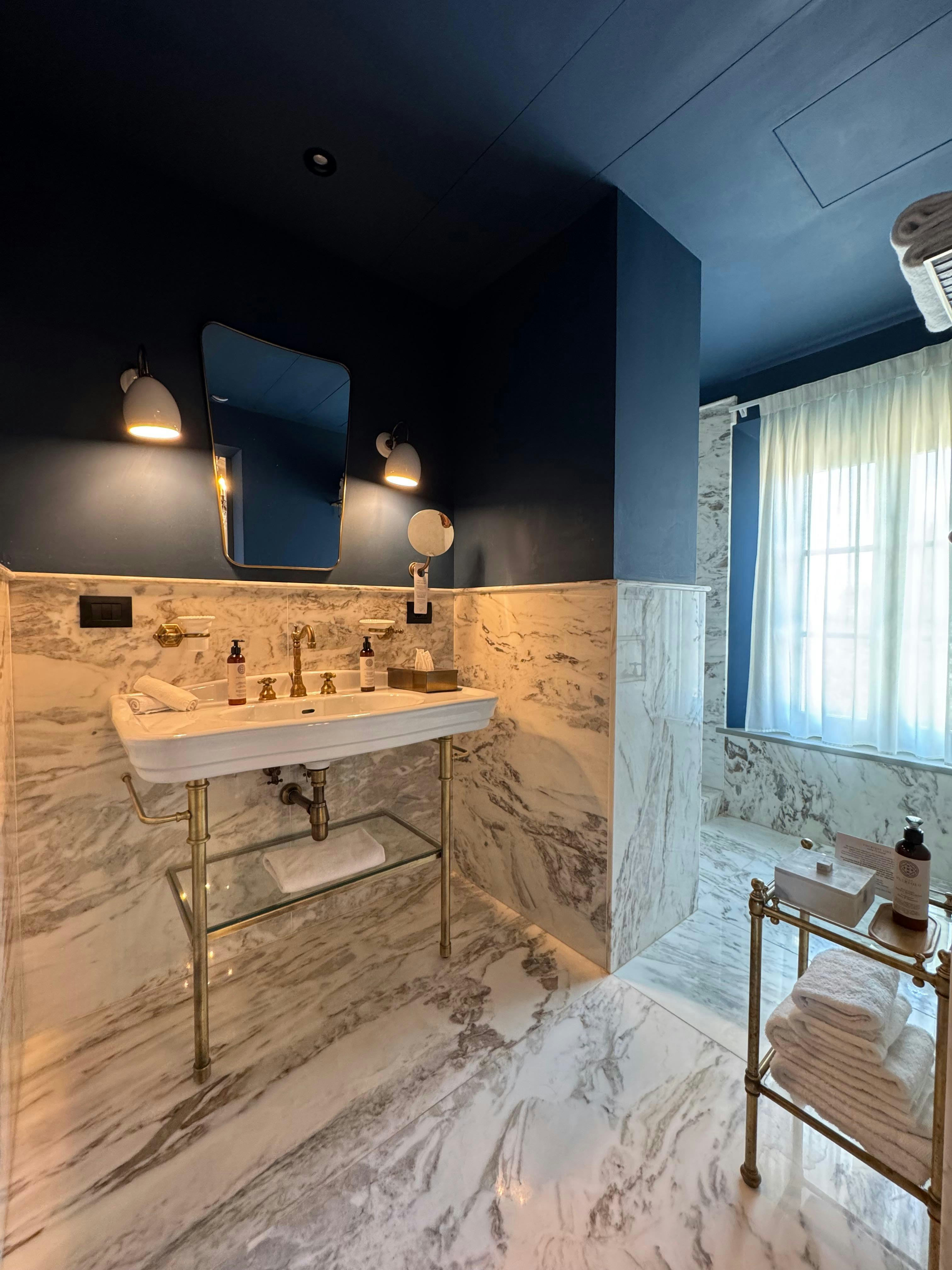 Classic Room - Bathroom