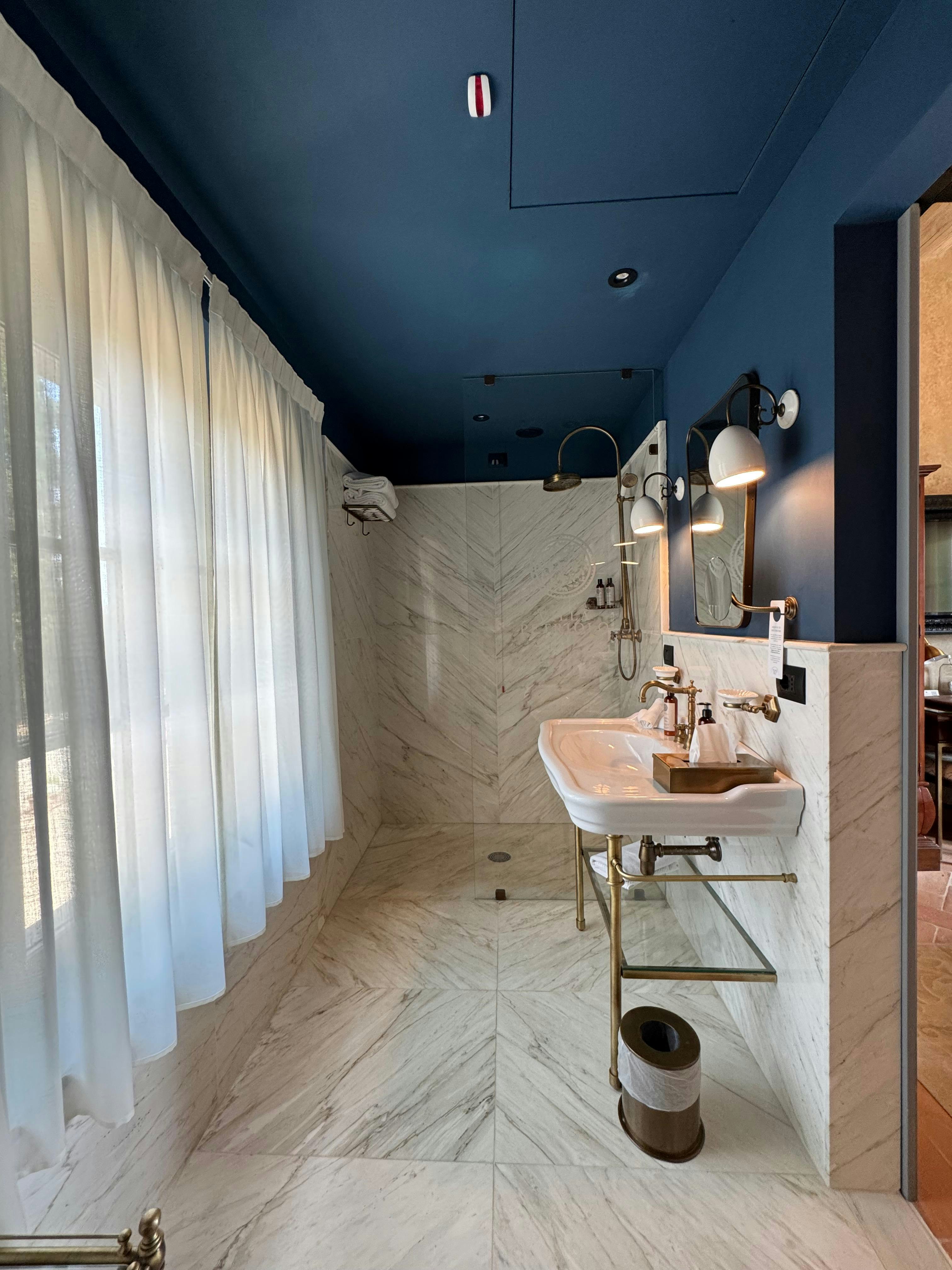 Classic Room - Bathroom