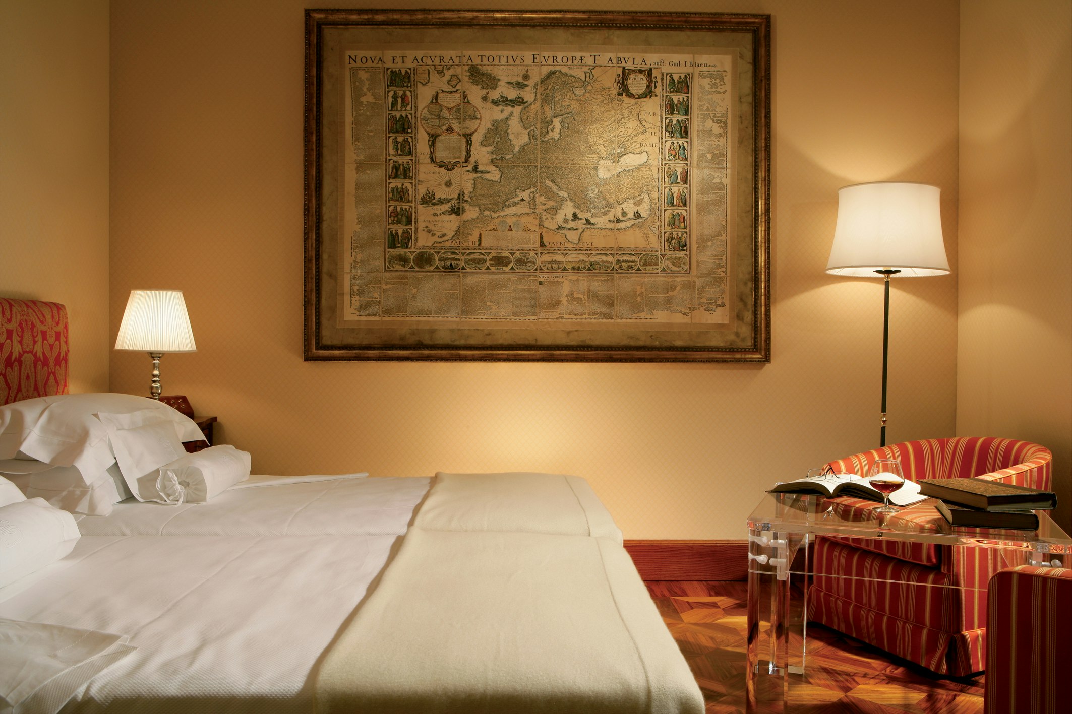 Romantic Room - Bedroom