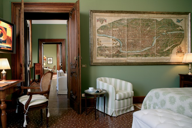 Grand Deluxe Suite - Room Details