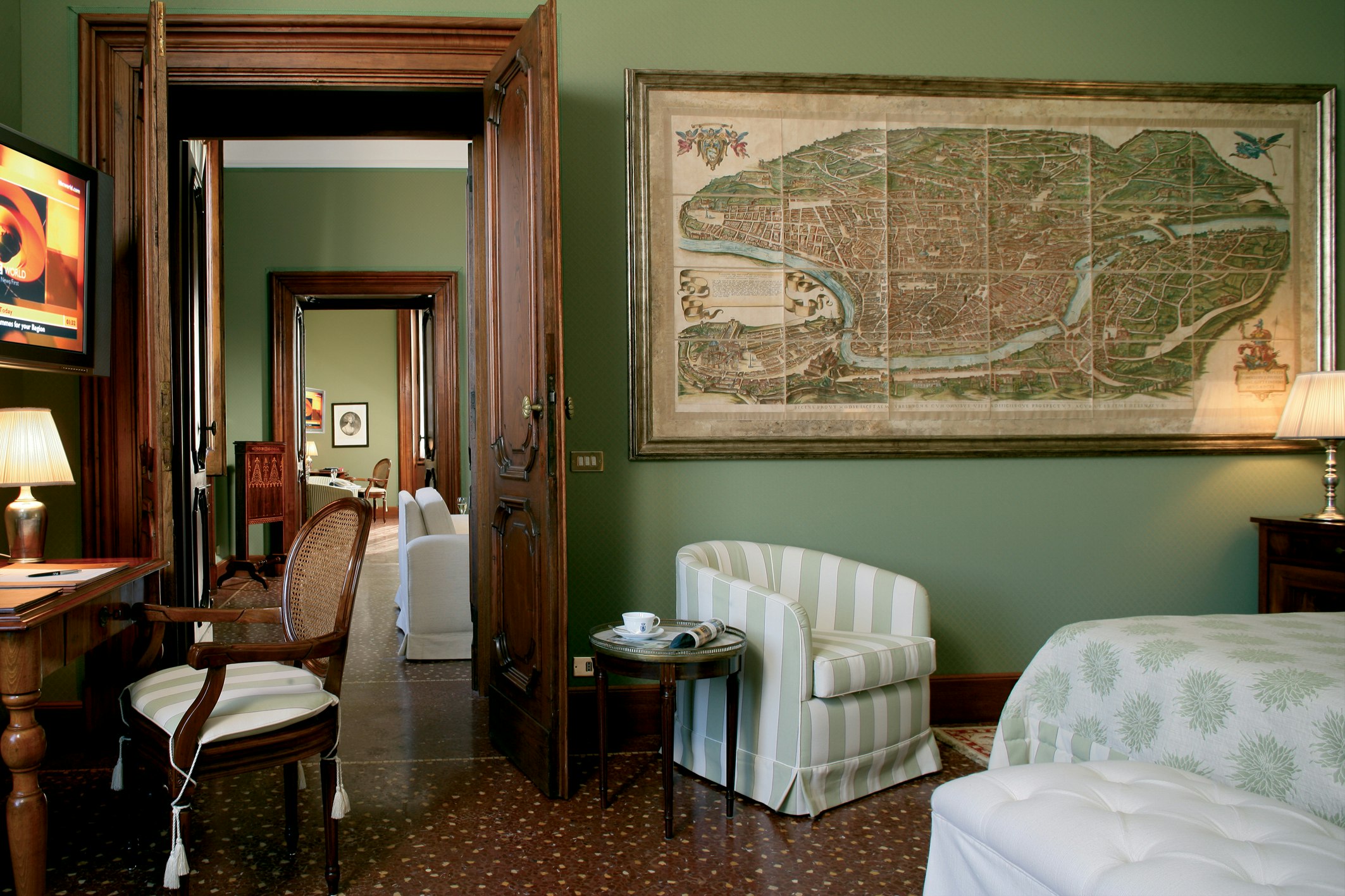 Grand Deluxe Suite - Room Details