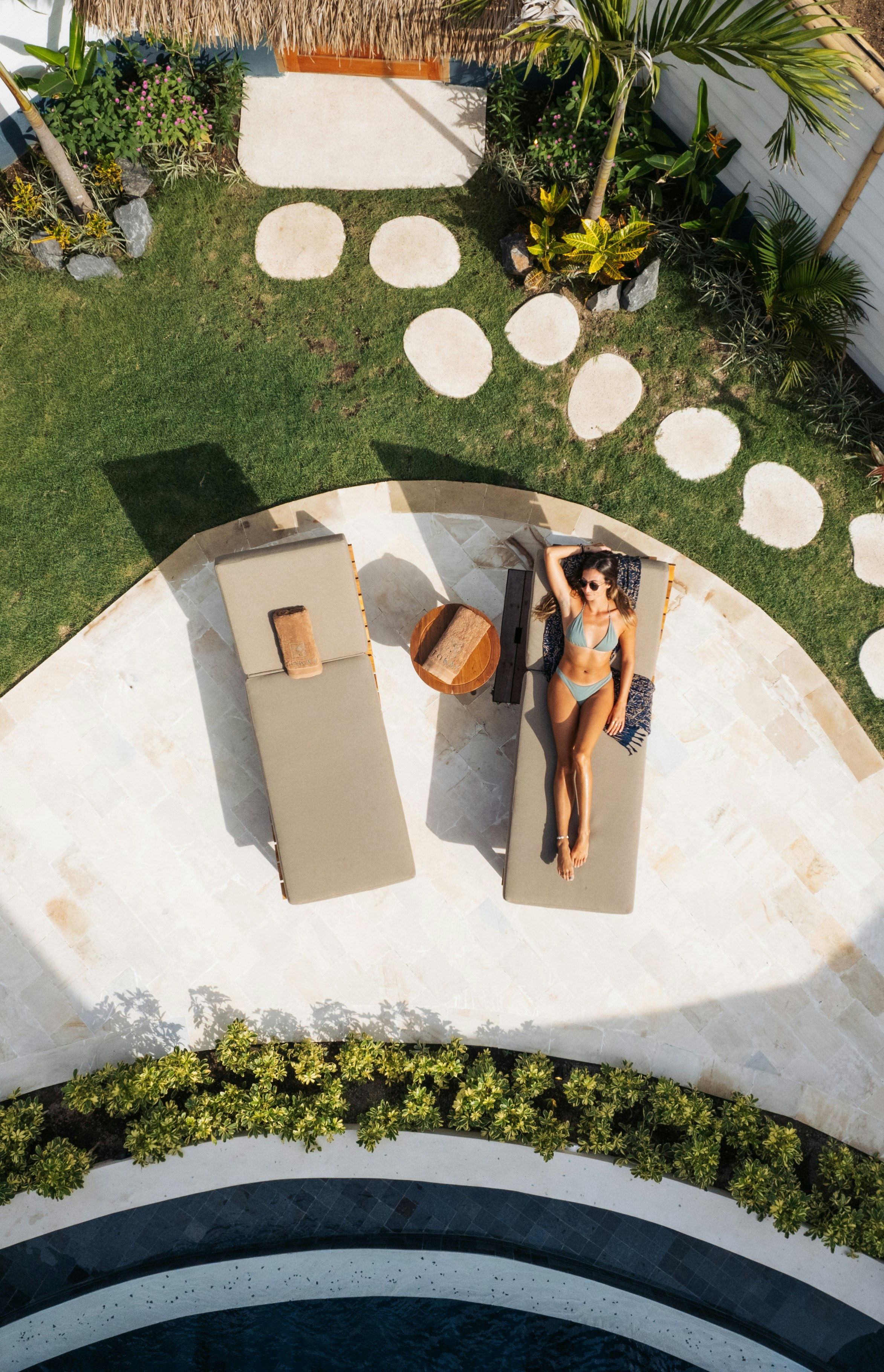 The Tide - Garden & Sunbeds