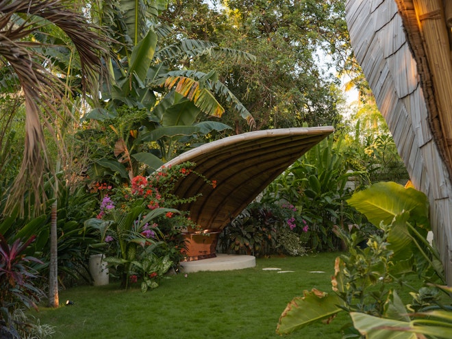 The Leaf - Garden & Outdoor Bathtub