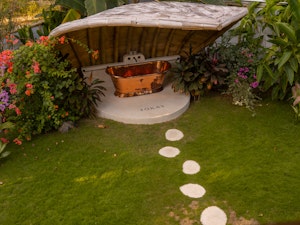 The Leaf - Garden & Outdoor Bathroom