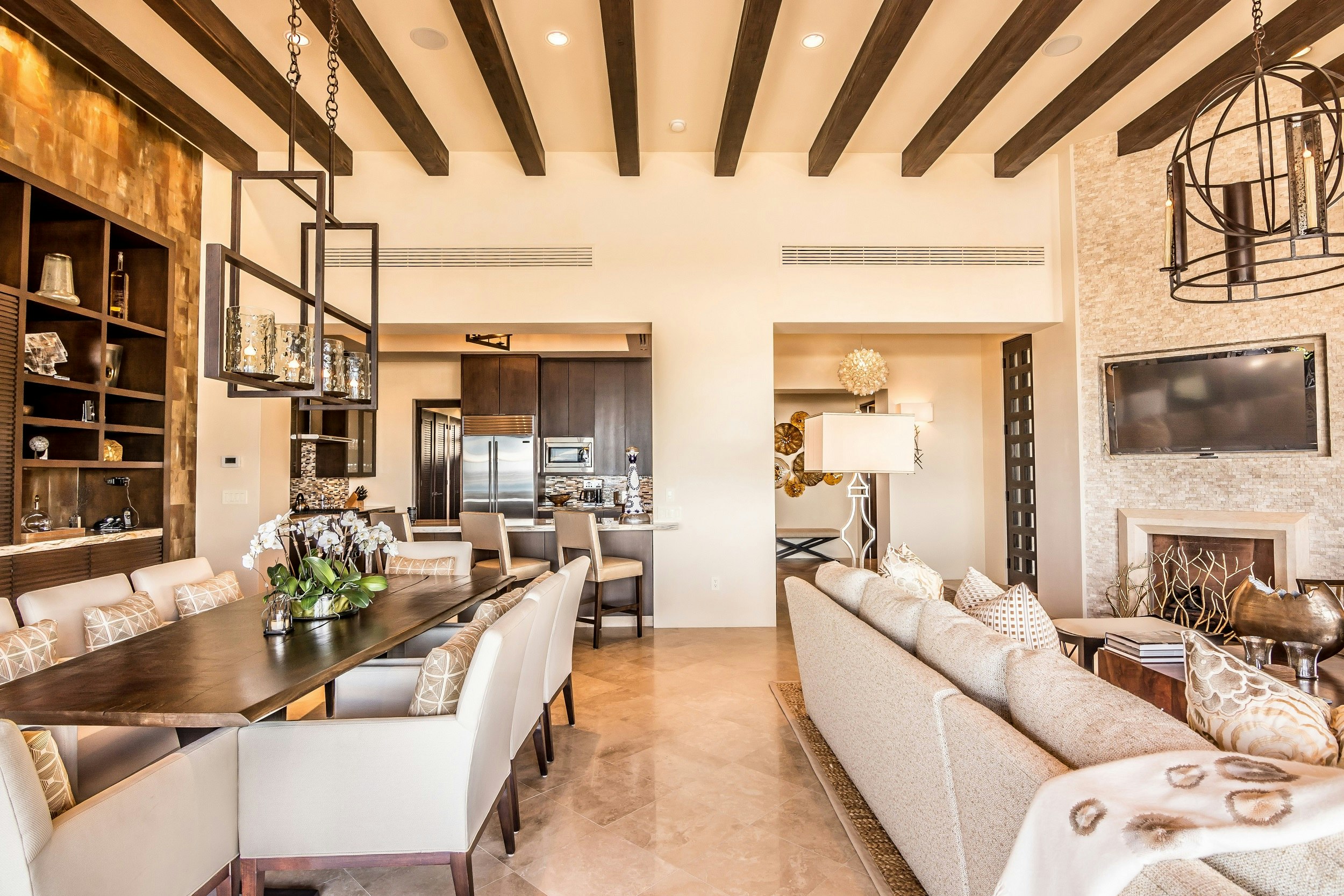 Espiritu 10 - Living & Dining Area